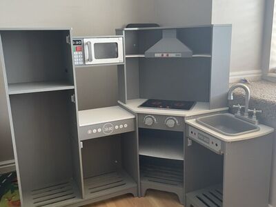 Free Kids Play kitchen