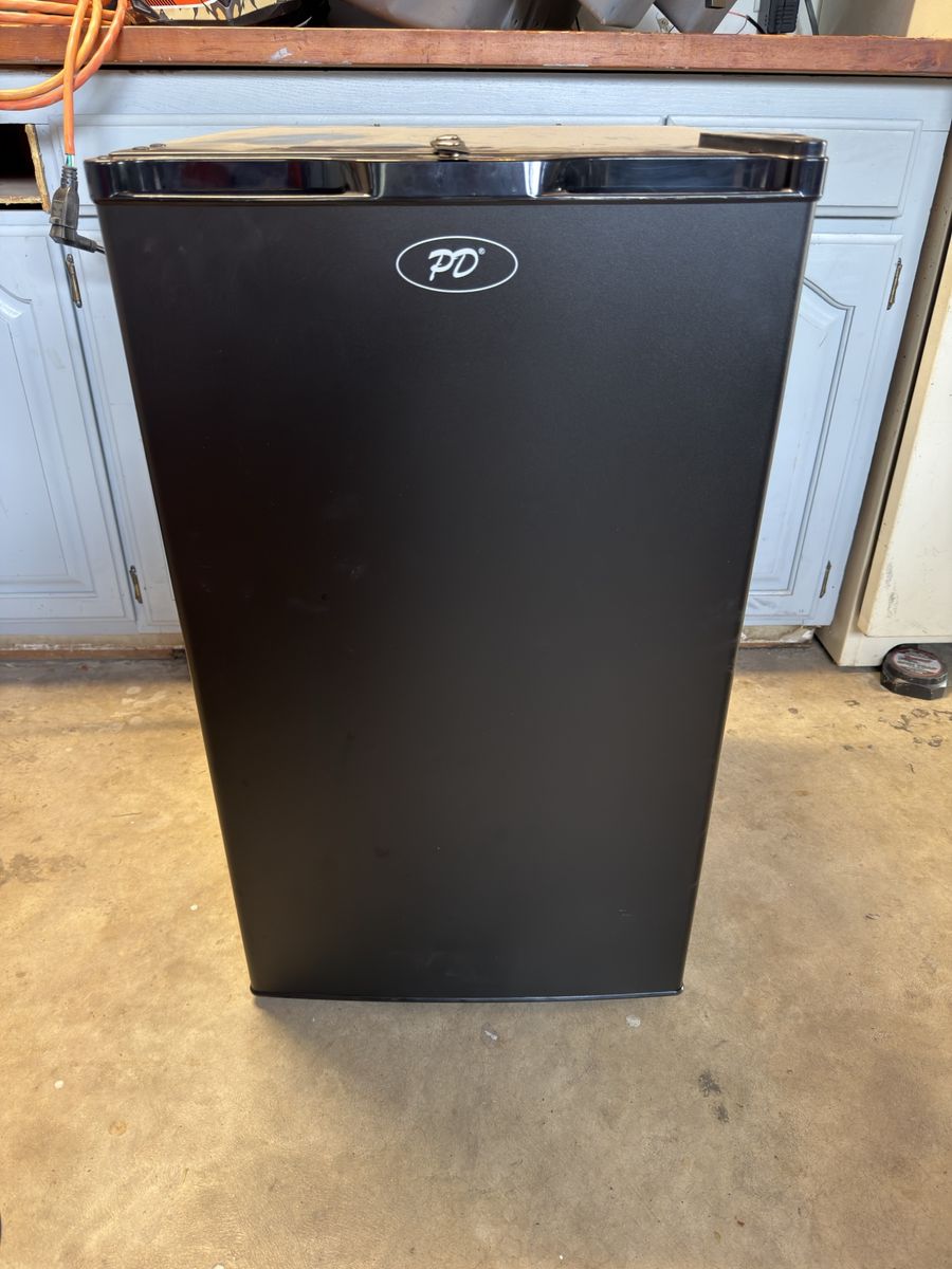 Mini fridge