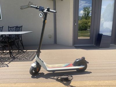 NIU KQi2 Pro Electric Scooter (White) - Includes Charger