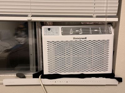 12,000 BTU AC with drill-free support bracket