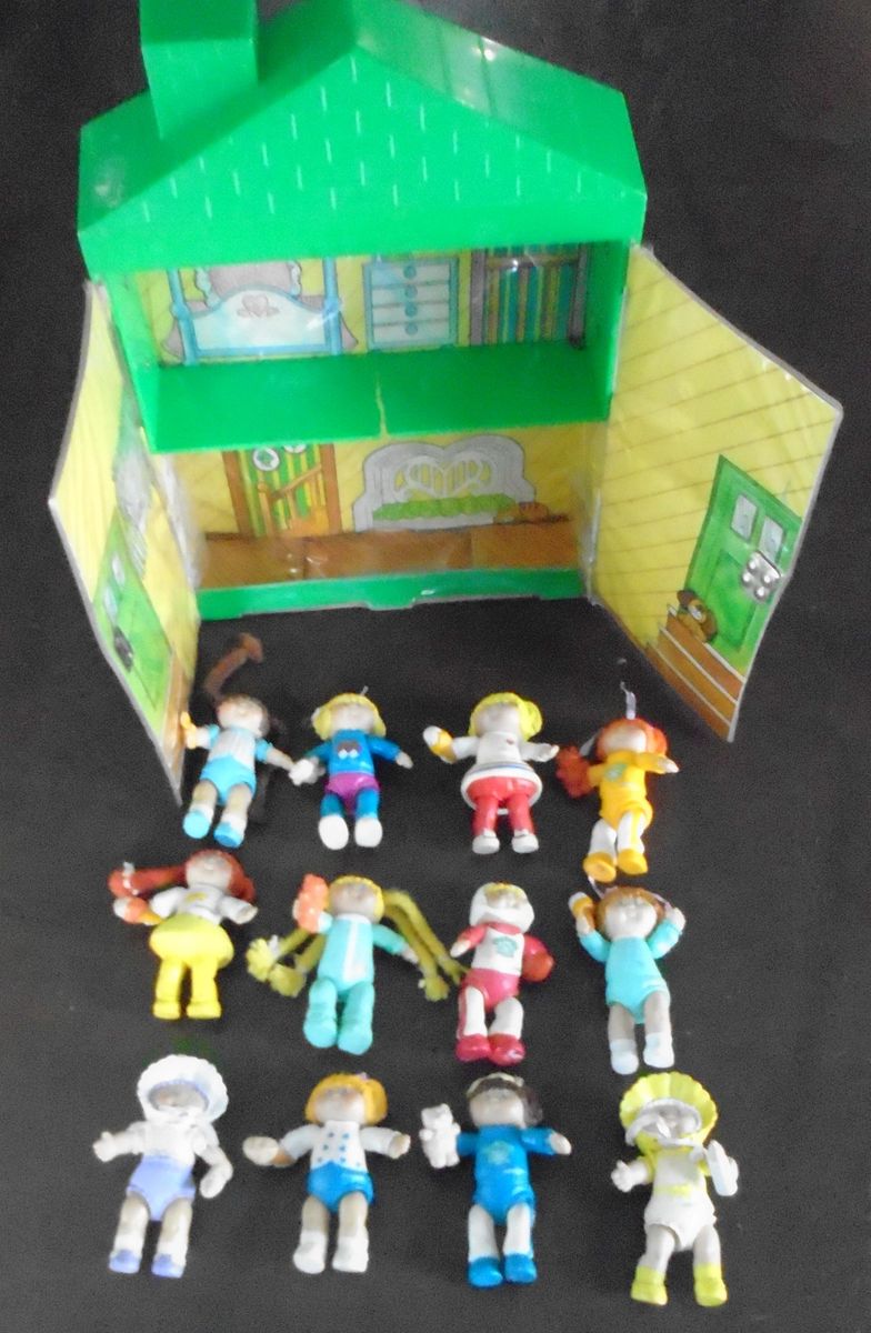 Vintage 1984 Tara Toys Corp Cabbage Patch Kids (12) & Mini Baby Doll Collector's Case