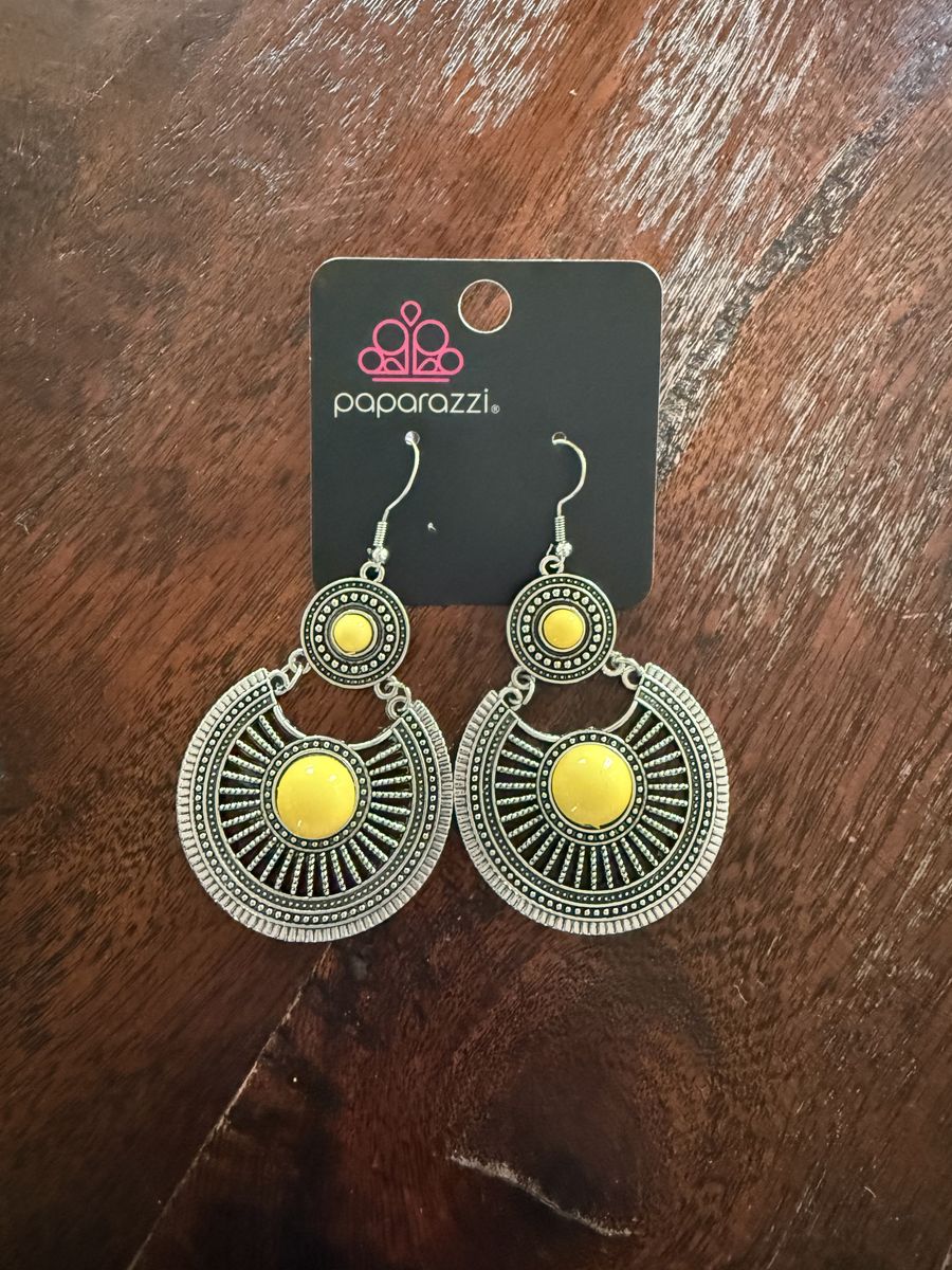 *New* 3 pairs Paparazzi Earrings & Necklace