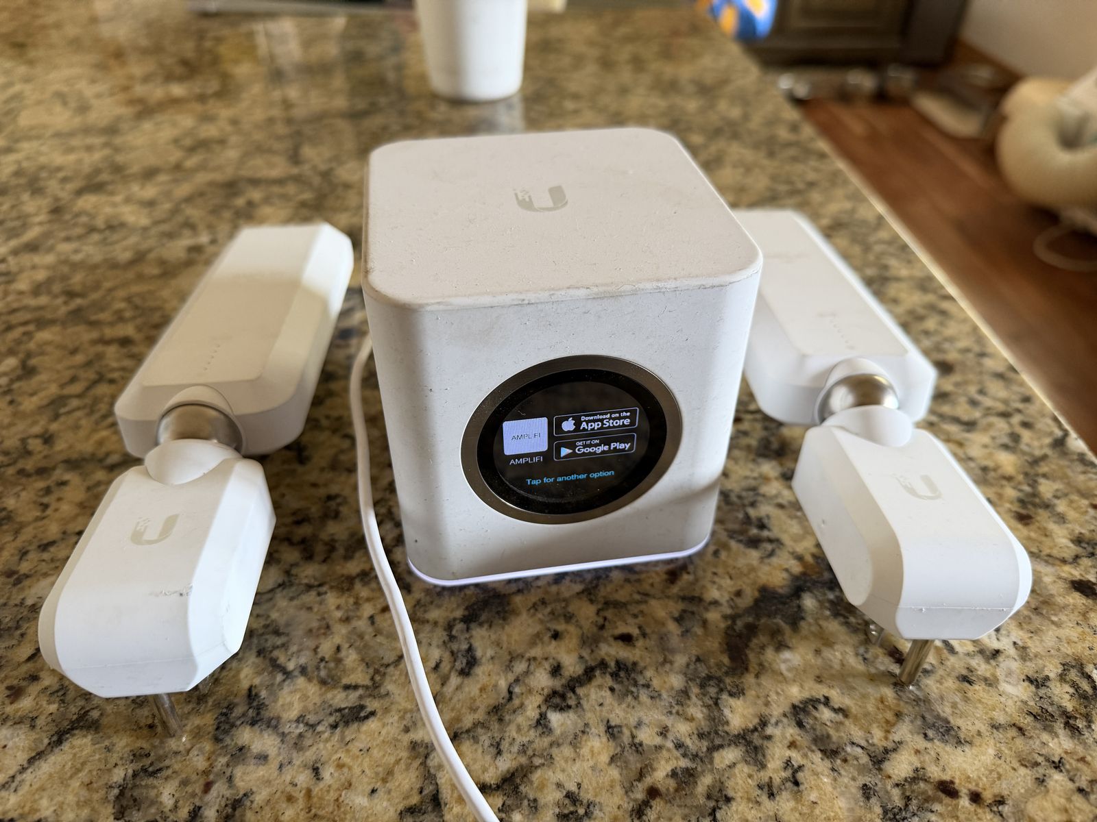 Ubiquiti AmpliFi HD Dual-Band Mesh Wi-Fi System 1 Router + 2 Mesh Points Unifi