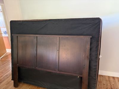 King/queen bed frame