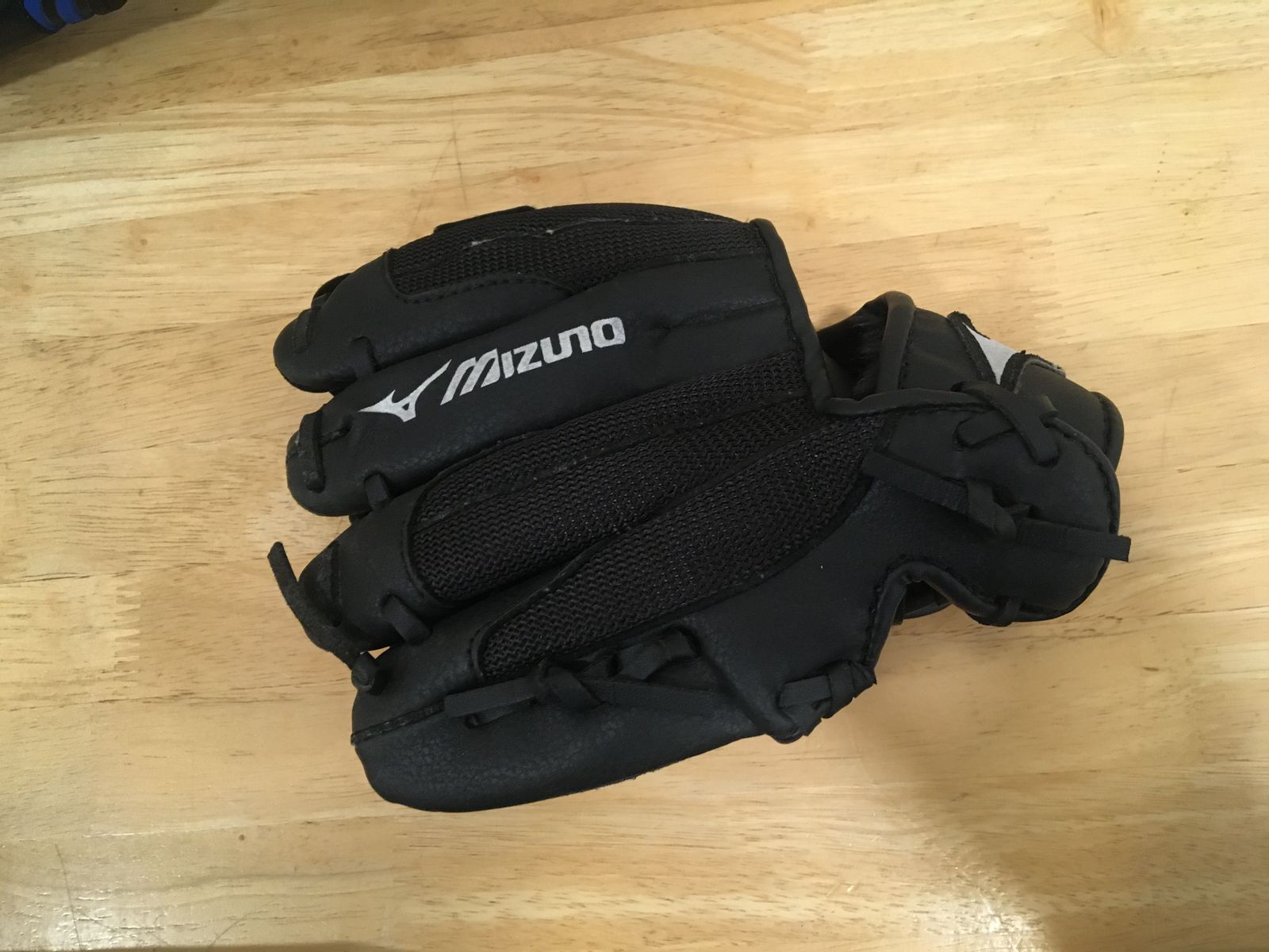 Mizuno Black Baseball/Softball Batting Glove - Mesh Back for Breathability