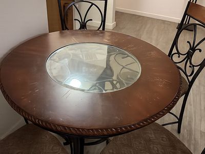 Ashley signature table and 4 chairs