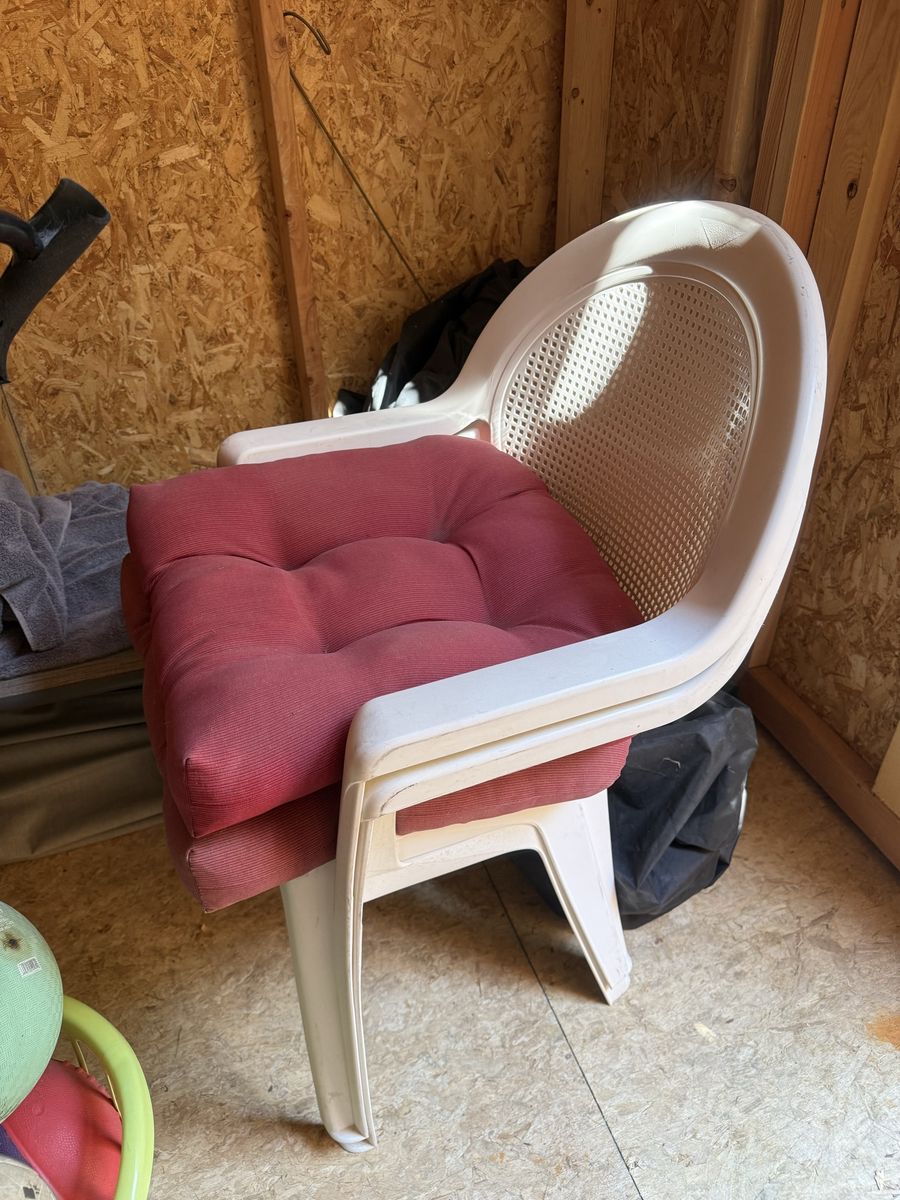 Free outdoor chairs with red cushions