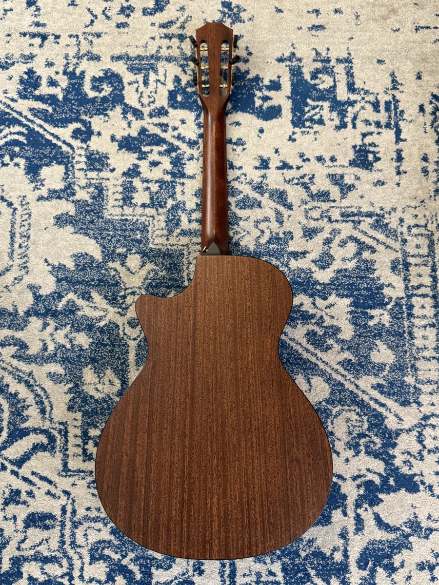 Main image 3