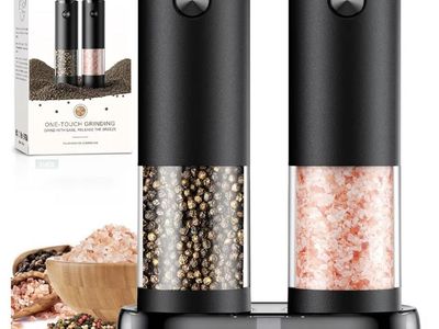 Pepper and Salt Grinder Set