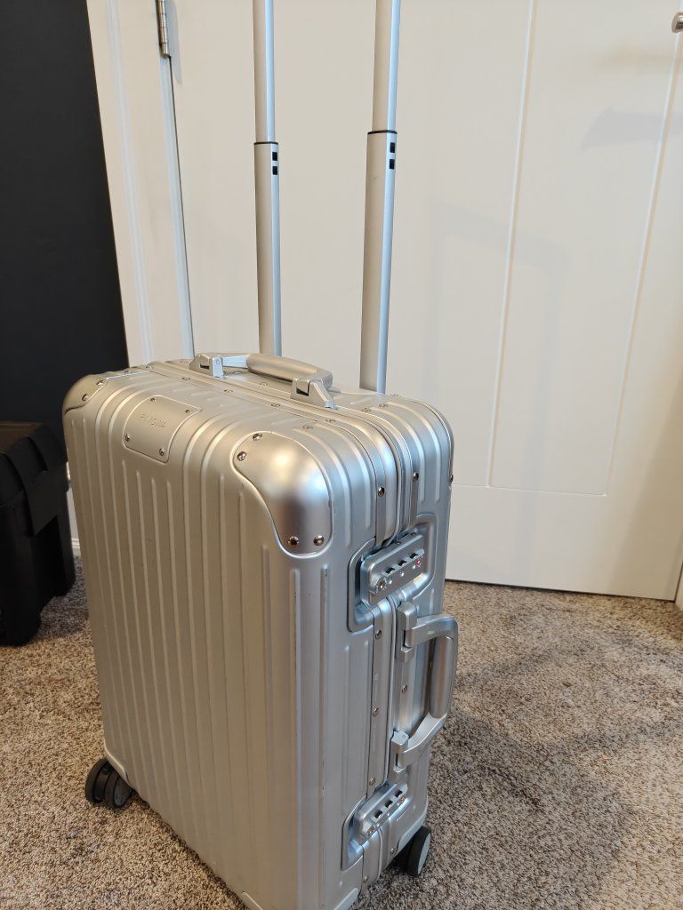 Carry on suit case