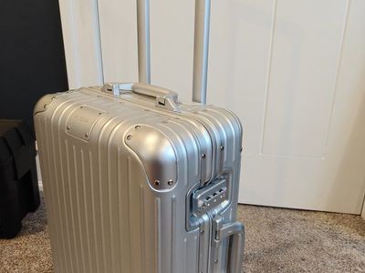 Carry on suit case