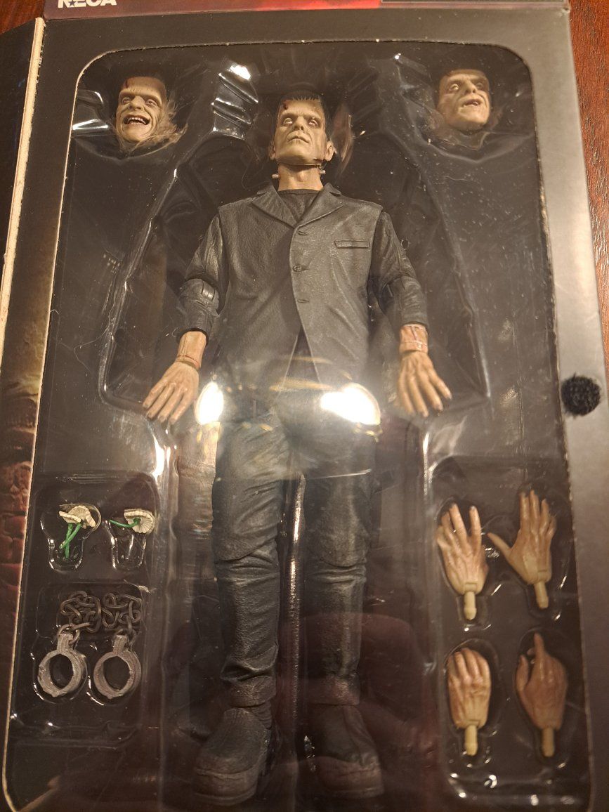 Classic Horror - Frankenstein's Monster Action Figure - 7 inch with Accessories