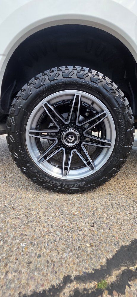 8x170 fuel/toyo r/t