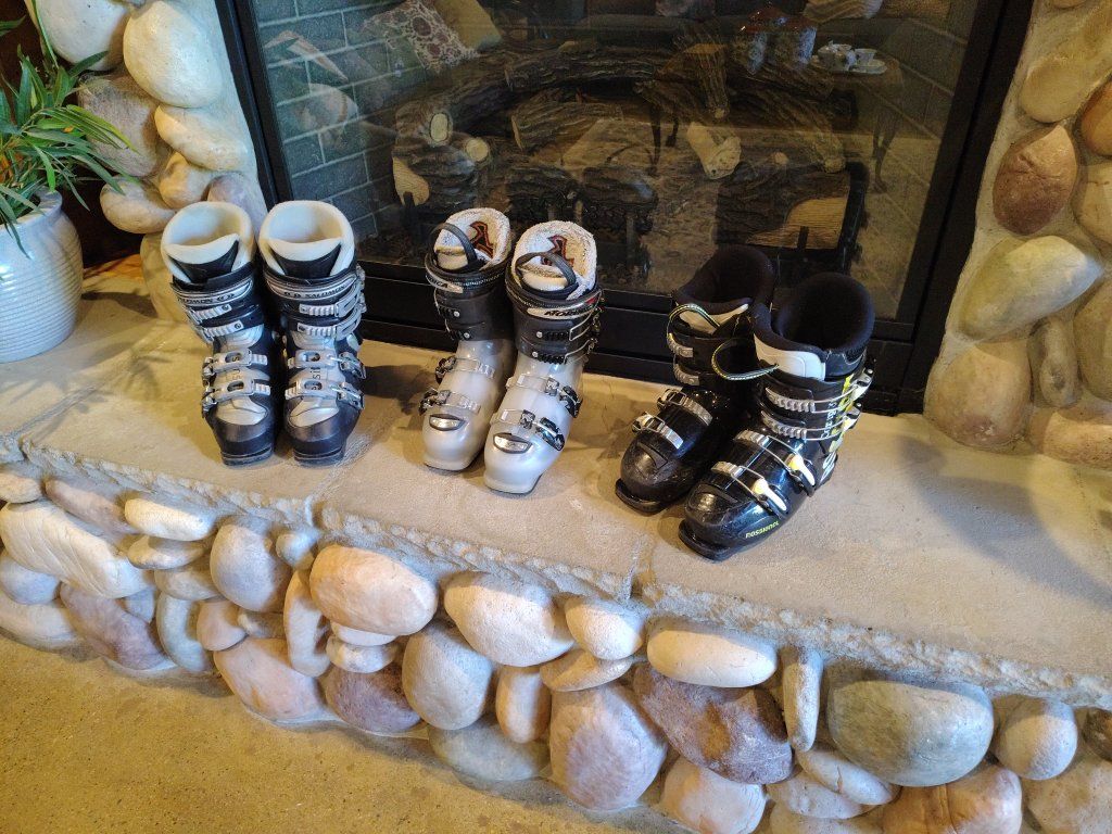 Nordica/Rossignol/Salomon Downhill Ski Boots Lot - Used