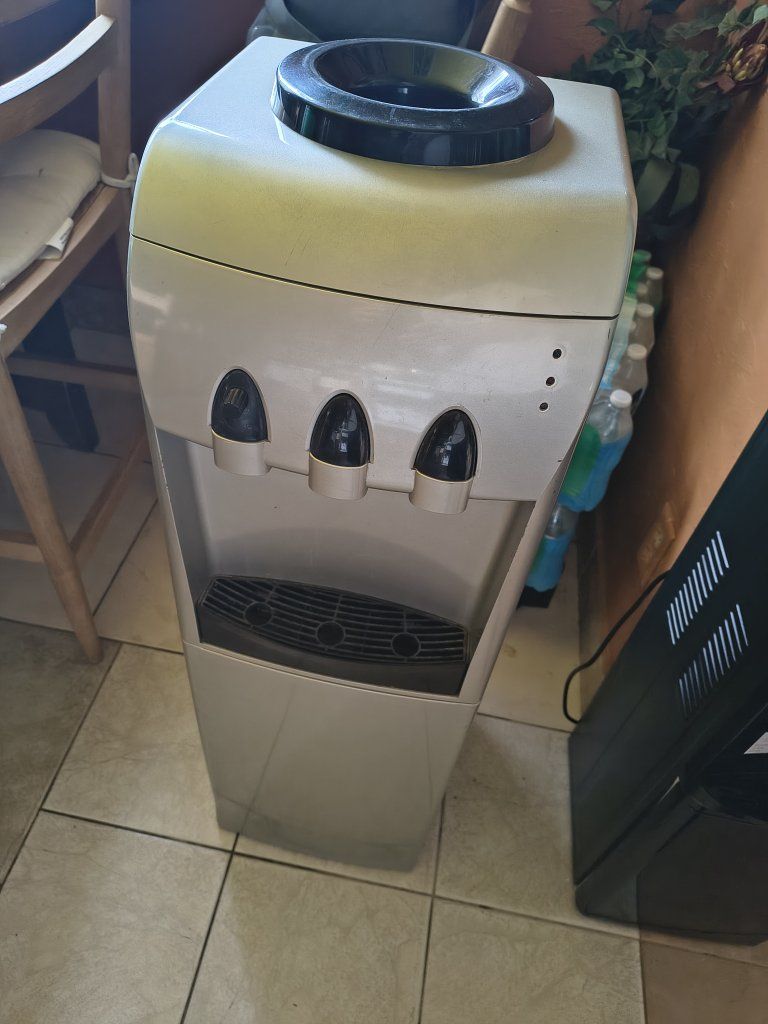 Water Dispenser with Cooler/Fridge Compartment