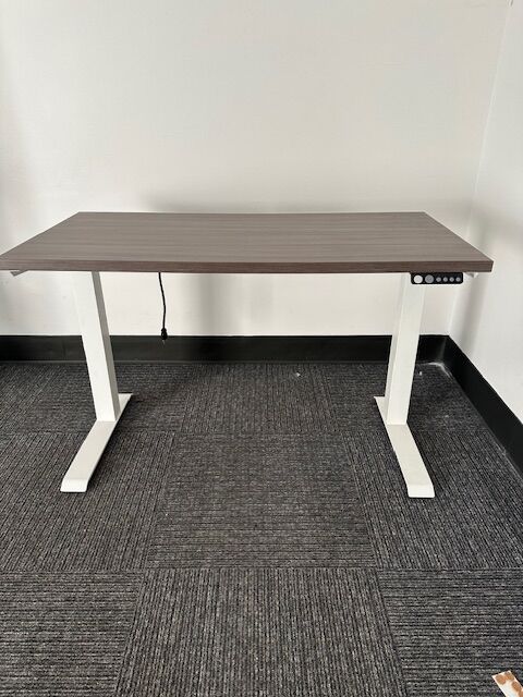 Motorized standing desk 24in x 48in