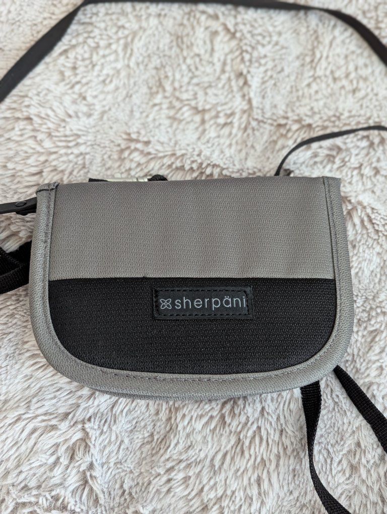 Sherpani Woman's Zoe wallet
