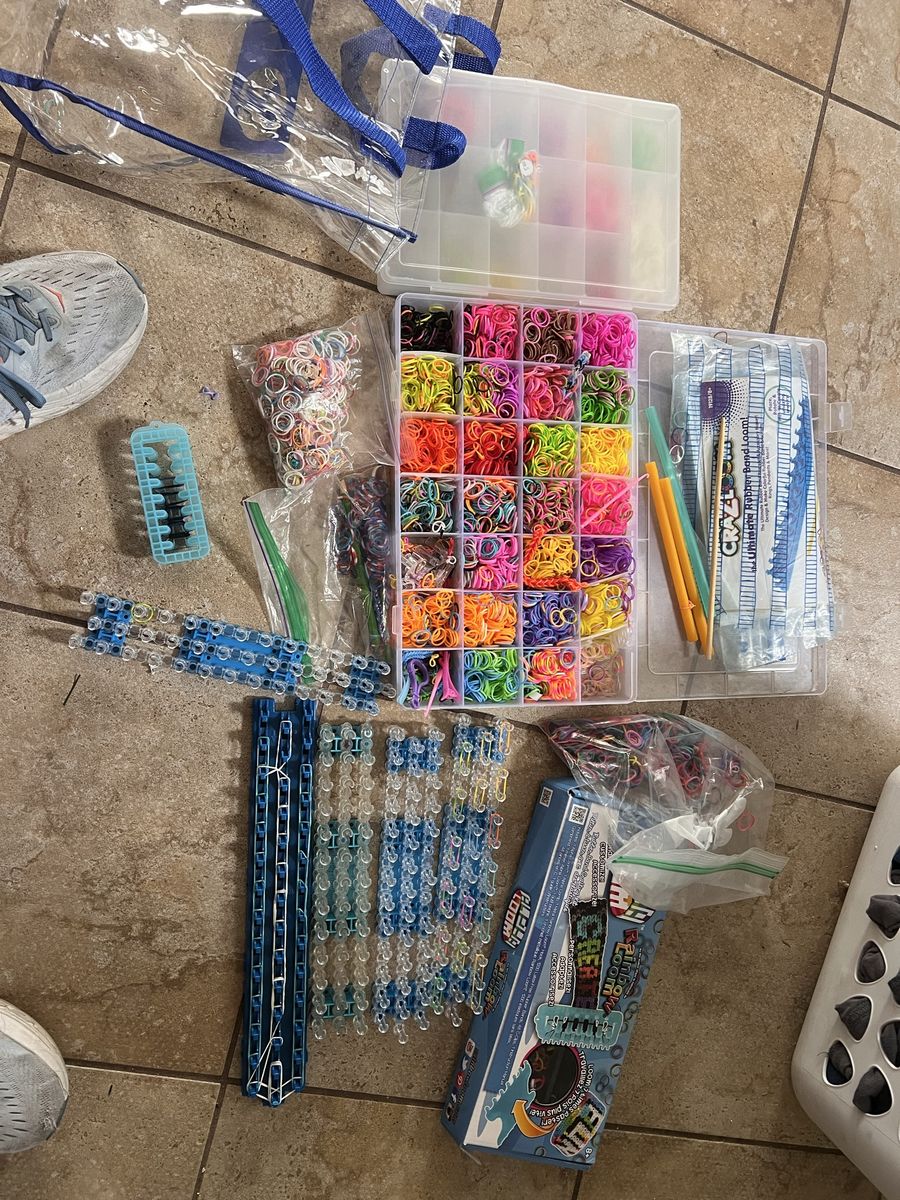 Rainbow Loom Crafting Kit - Bands, Looms & Accessories