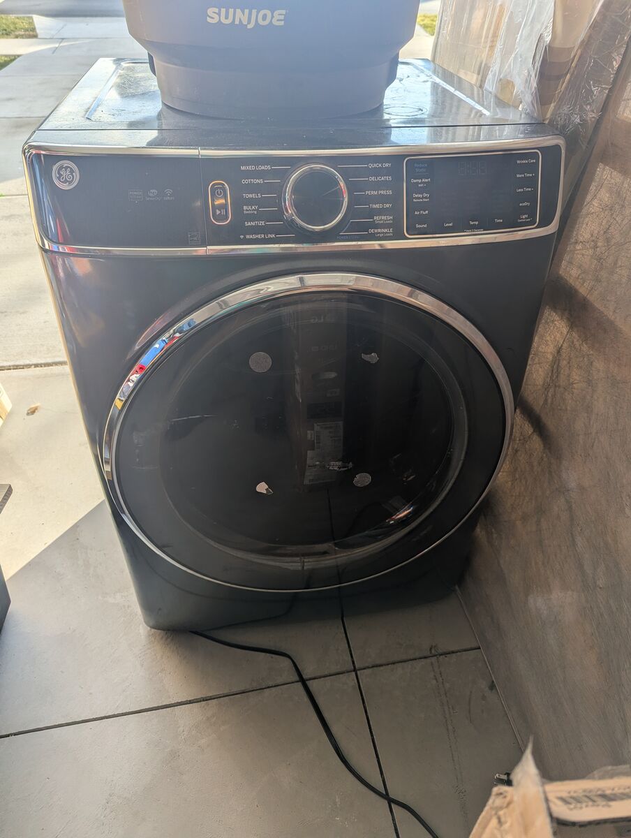 GE® ENERGY STAR® 7.8 cu. ft. Capacity Smart Front Load Gas Dryer with Steam and Sanitize Cycle