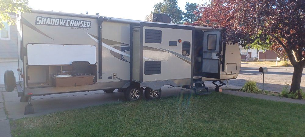 cruiser rv 31' shadow cruiser Ultralight   trailer