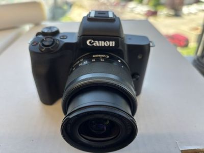 Canon EOS M50 Camara and lens