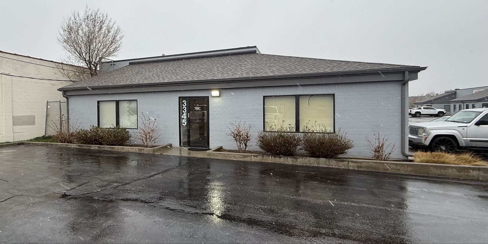NEWLY RENOVATED OFFICE / WAREHOUSE FOR LEASE