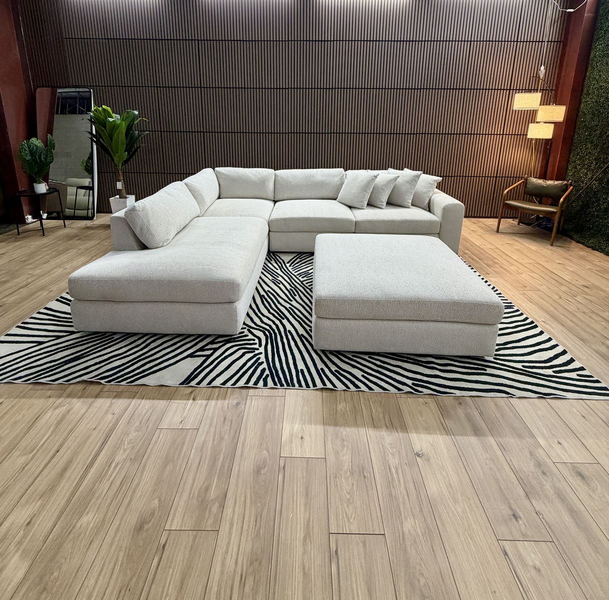 Main image 4