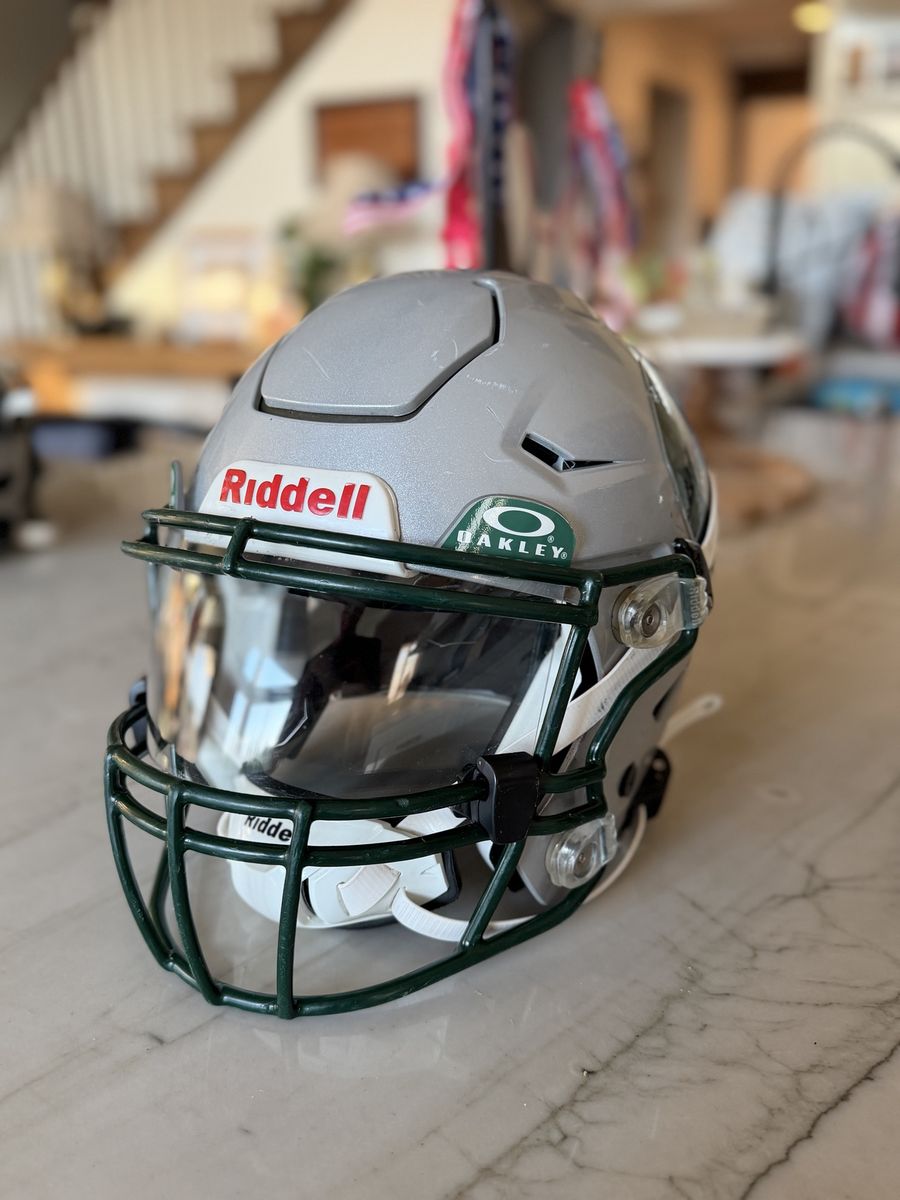 Adult Small Riddell SpeedFlex Football Helmet, w/ Oakley Visor