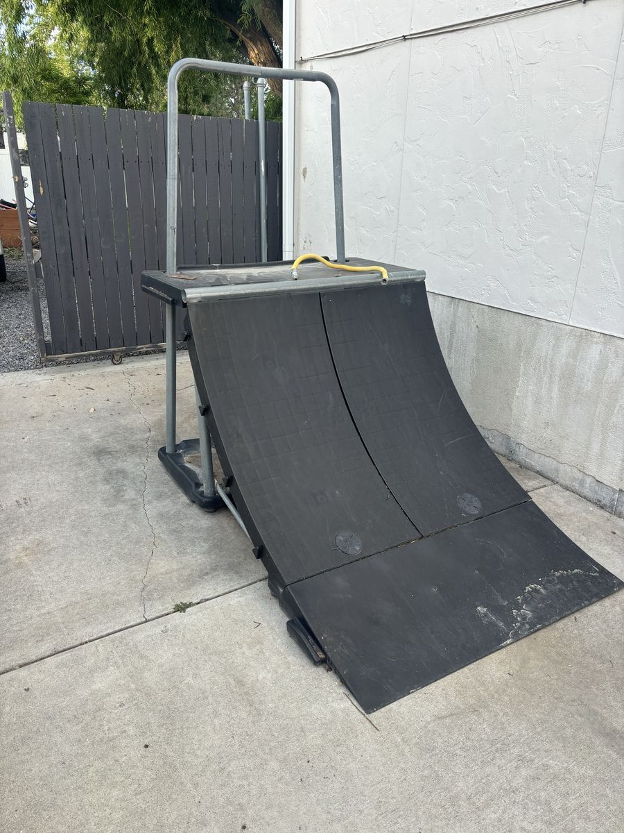 Quarter pipe