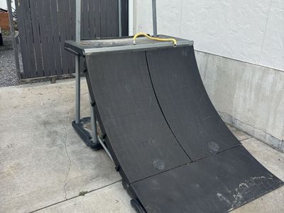 Quarter pipe