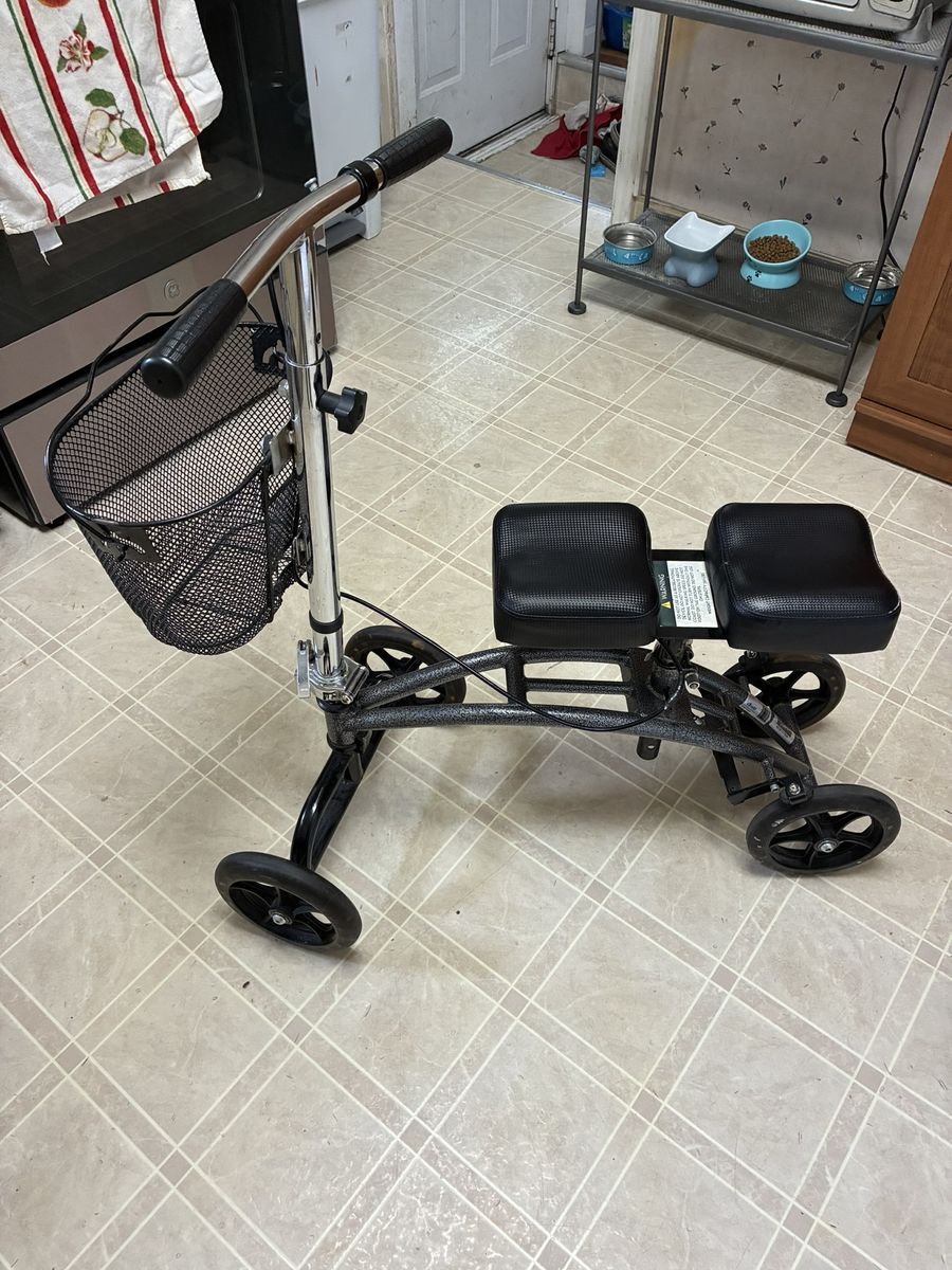 Black knee scooter with attachable basket, brake, and is foldable for easier transport. It's in great shape.
