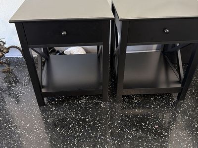 2 Nightstands
