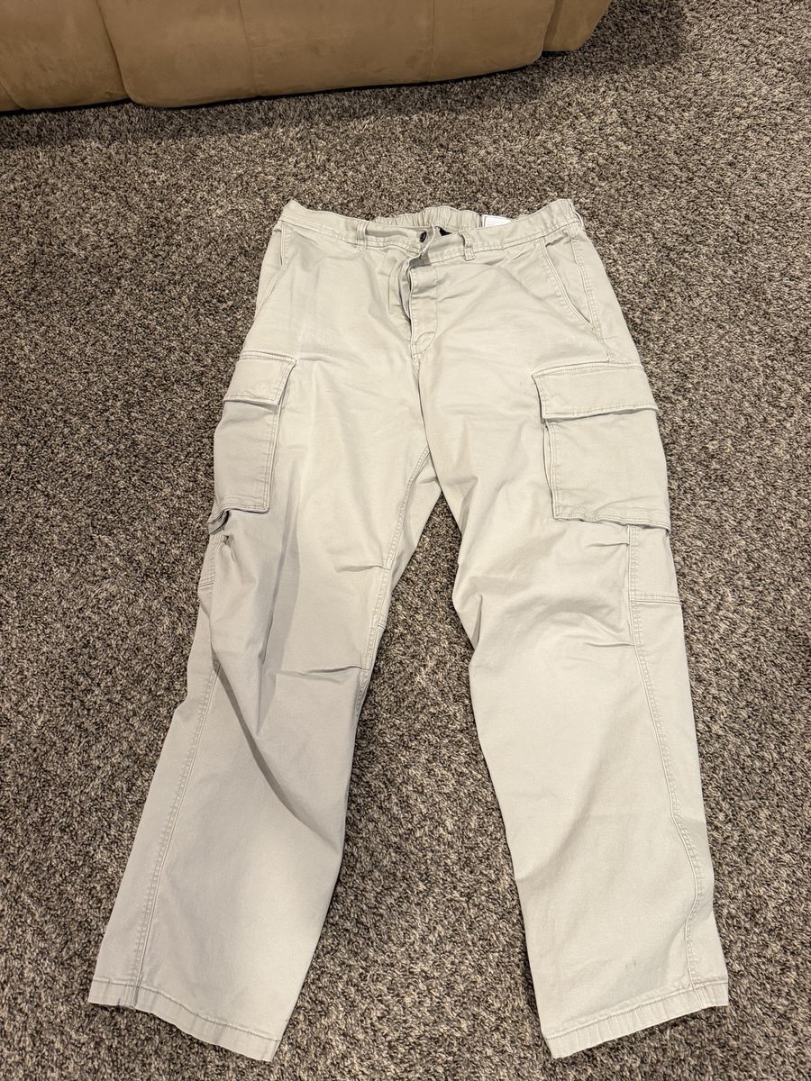 H&M Men's Relaxed Fit Beige Cargo Pants - Size Large