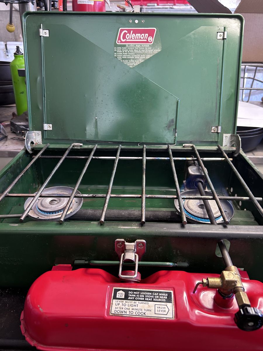 Coleman Camp stove, Model 425E