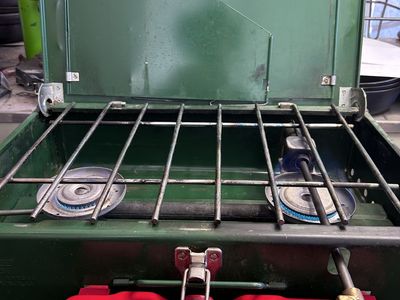 Coleman Camp stove, Model 425E