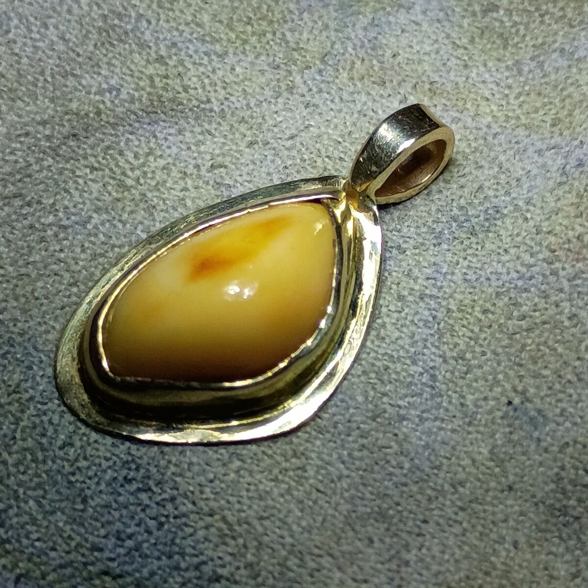 18k vintage Ivory pendant Top Quality
