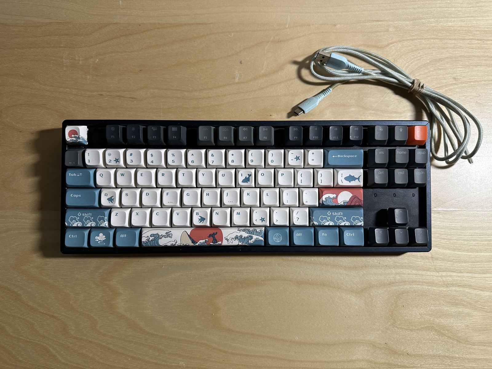 Keychron K8 wireless or wired usb-c mechanical