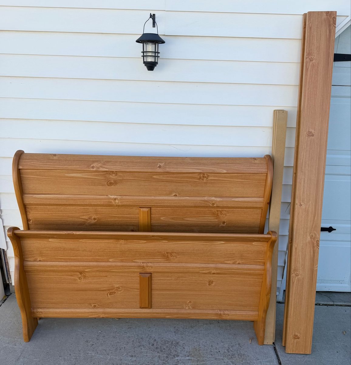 Beautiful queen Bedframe 