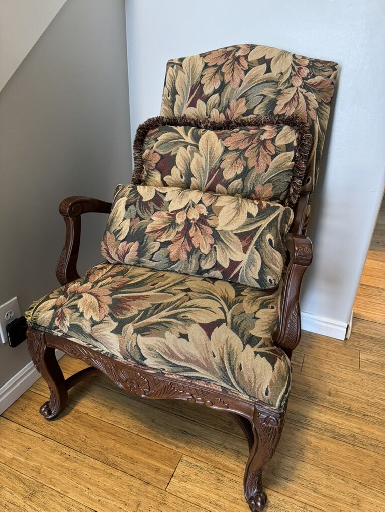 Older Style Victorian Arm Chair Lounger Office