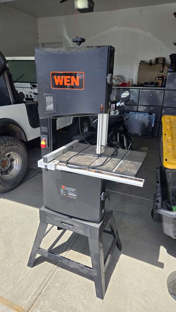 Wen 14” Band Saw With Stand