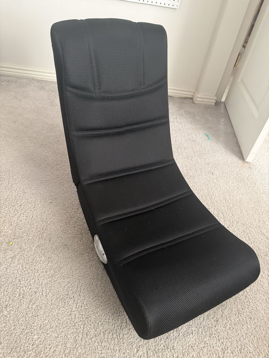 Black Mesh Floor Rocker Gaming Chair with Built-In Speakers - Folding