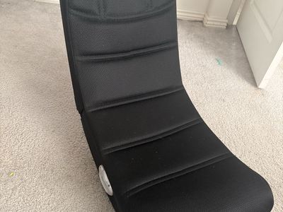 Black Mesh Floor Rocker Gaming Chair with Built-In Speakers - Folding