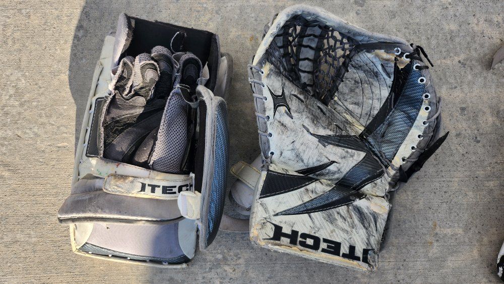 ITECH X-WING goalie glove and blocker