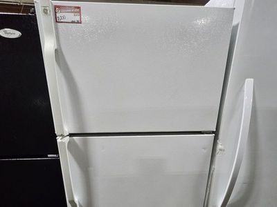 GE Top-Freezer Refrigerator in White