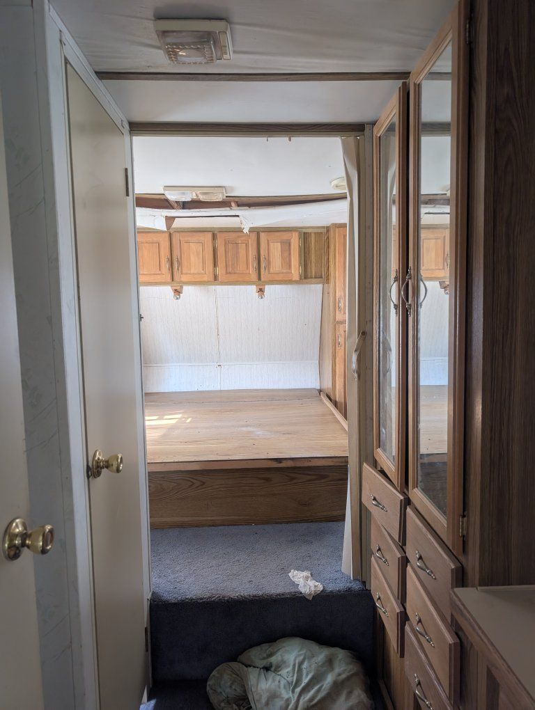 Forest River Cardinal 5th Wheel Travel Trailer - Project Unit / Needs Repair
