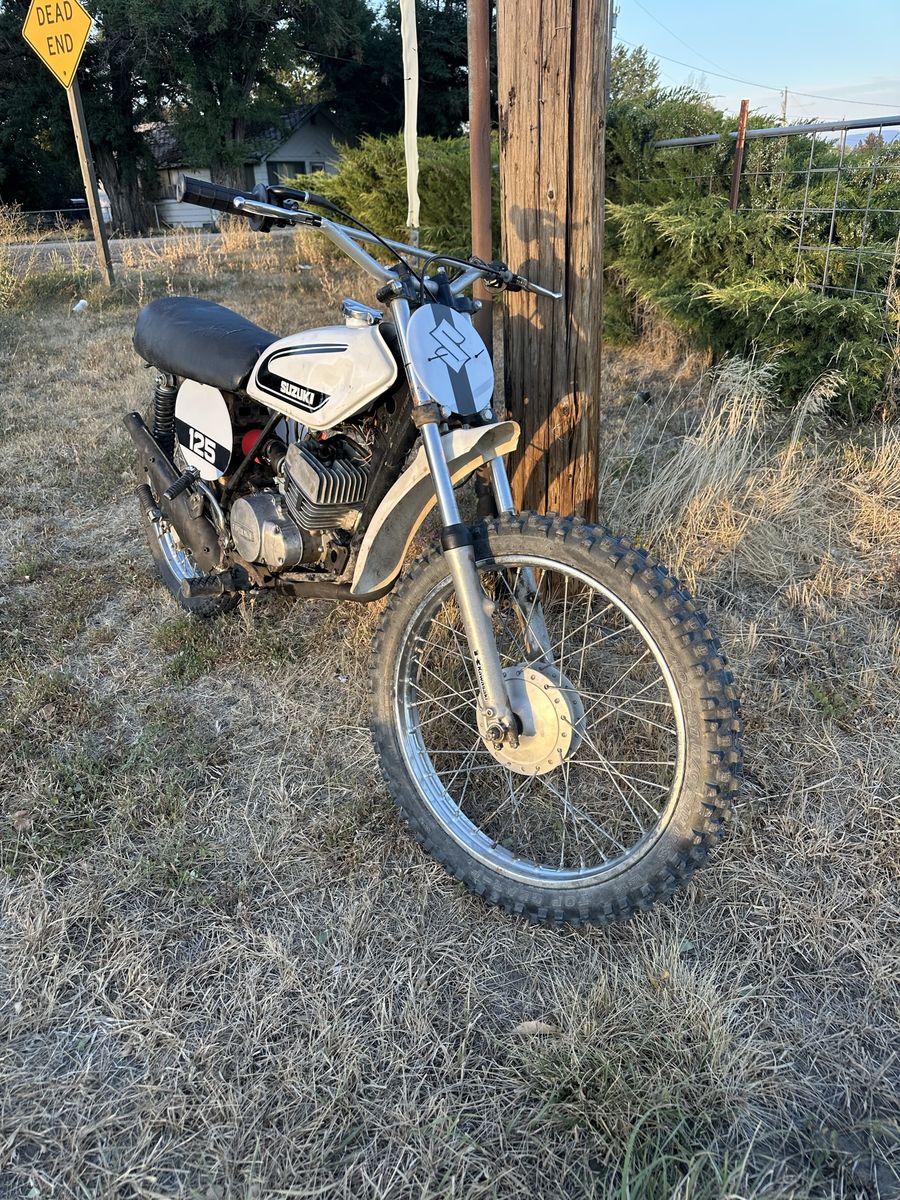 1975 Suzuki TS 125 dirt bike