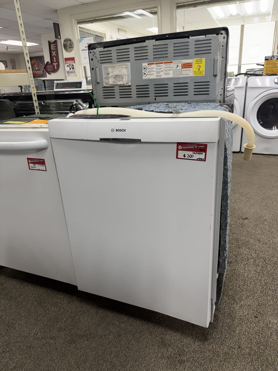 Bosch 100 Series White Built-In Dishwasher with Stainless Steel Tub - Used, Good Condition