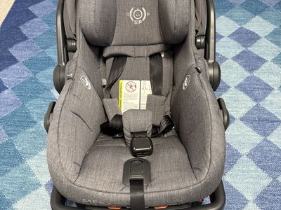 UPPAbaby Mesa V2 Infant Car Seat and Additional Base
