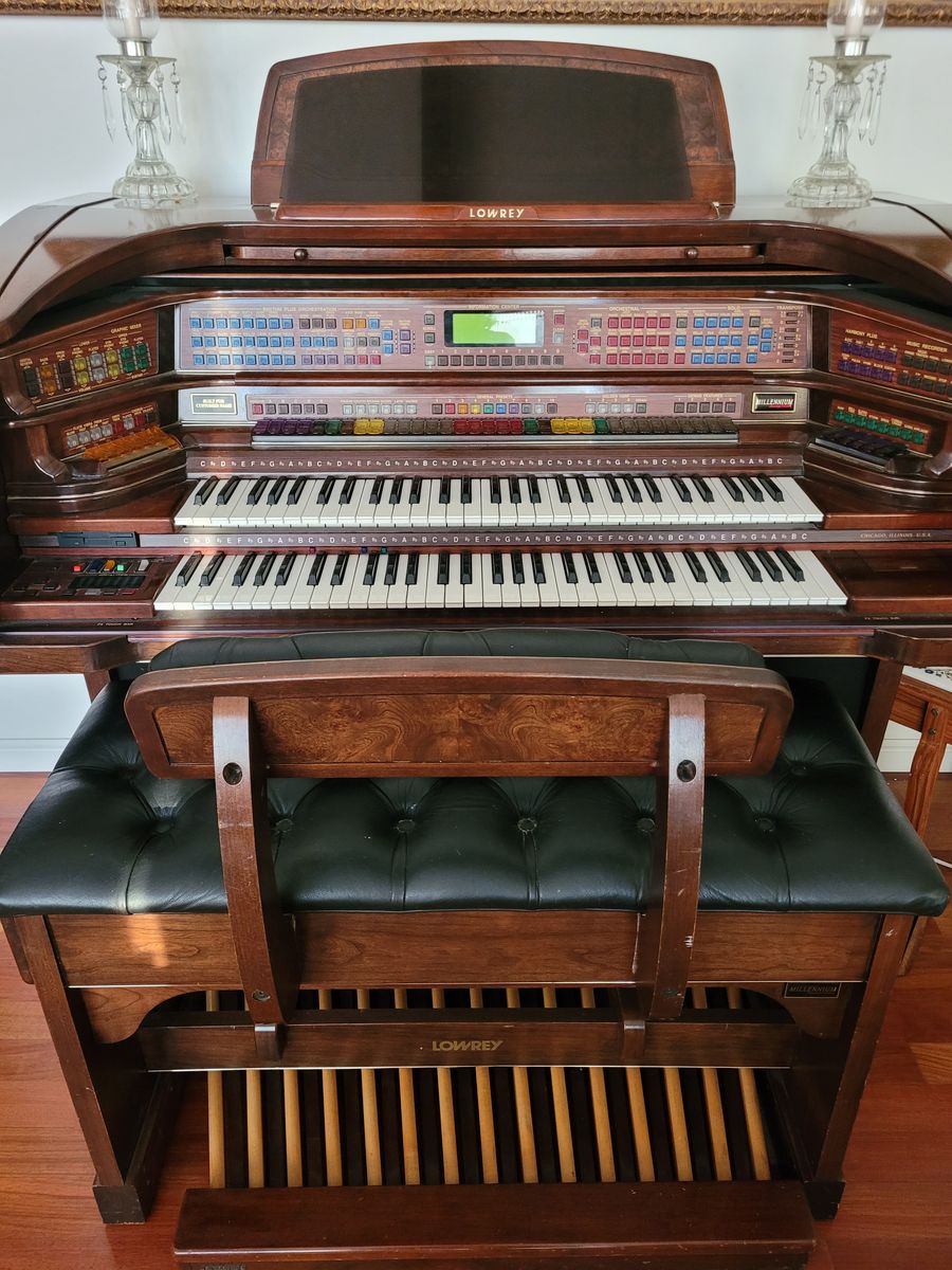 2000 Lowery Electric Organ - FREE - volume does not go up