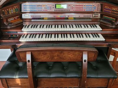 2000 Lowery Electric Organ - FREE - volume does not go up